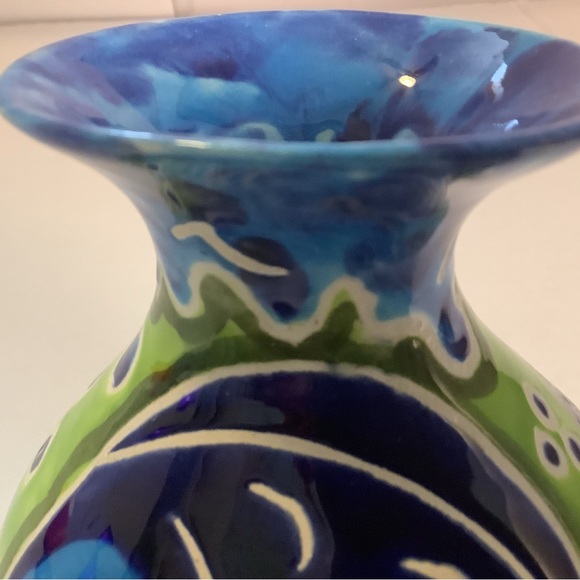 Vintage Jamaica Hand Painted Vase Etched Fish Glossy Blue Green and White 5 1/4” - Picture 3 of 16